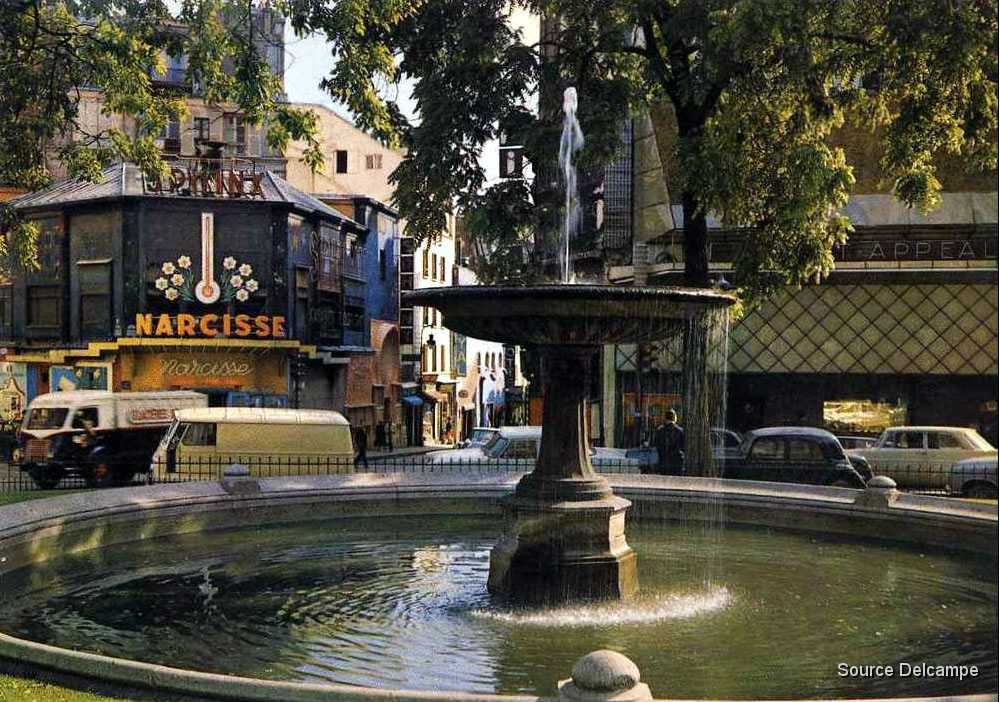 75 Paris Place Pigalle.jpg